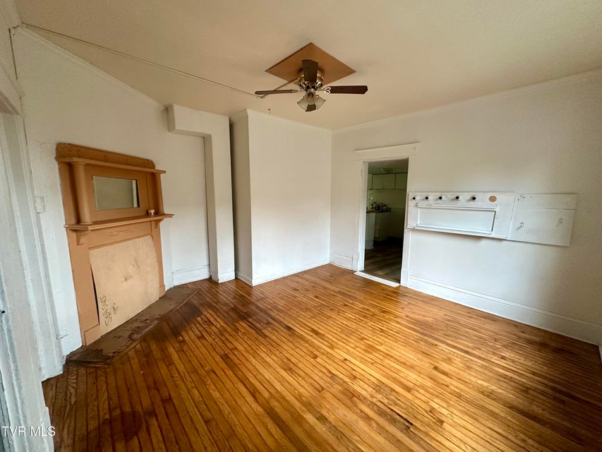 Photo #17: 919 Russell Street