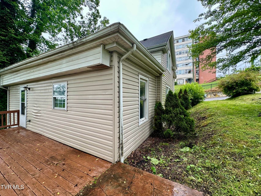 Photo #6: 919 Russell Street