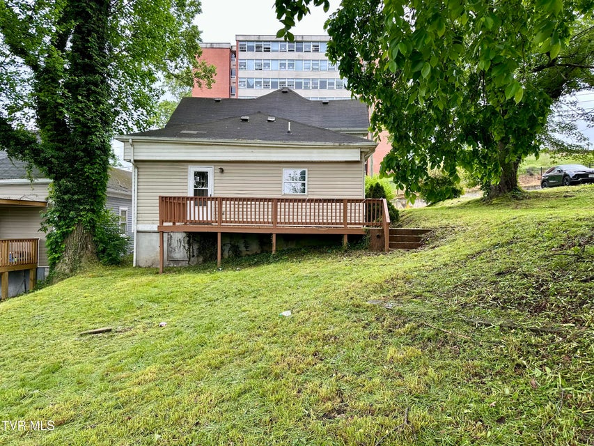 Photo #4: 919 Russell Street
