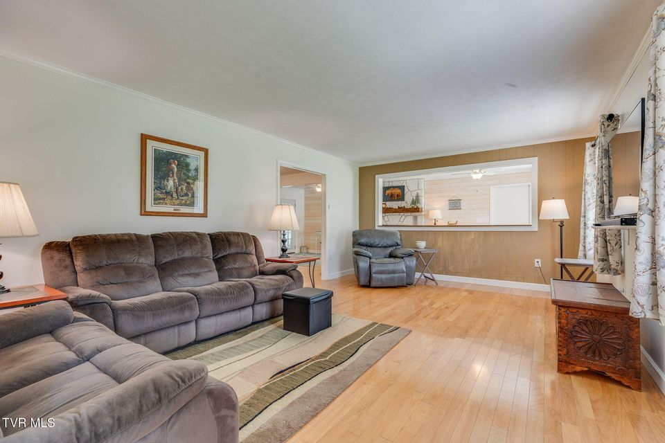 Photo #7: 908 Spring Valley Drive