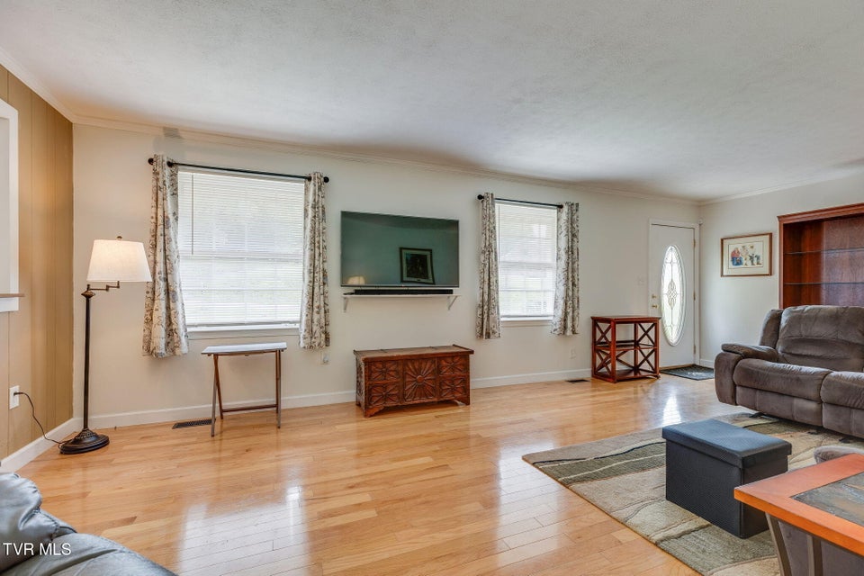 Photo #9: 908 Spring Valley Drive