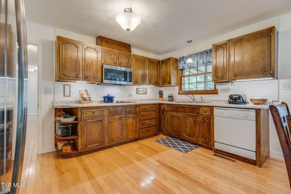 Photo #13: 908 Spring Valley Drive