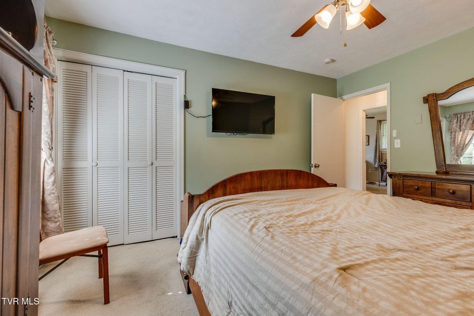 Photo #28: 908 Spring Valley Drive