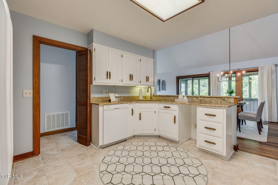 Photo #15: 100 Periwinkle Pl Place