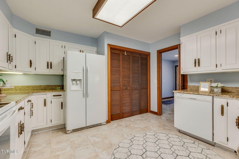 Photo #16: 100 Periwinkle Pl Place