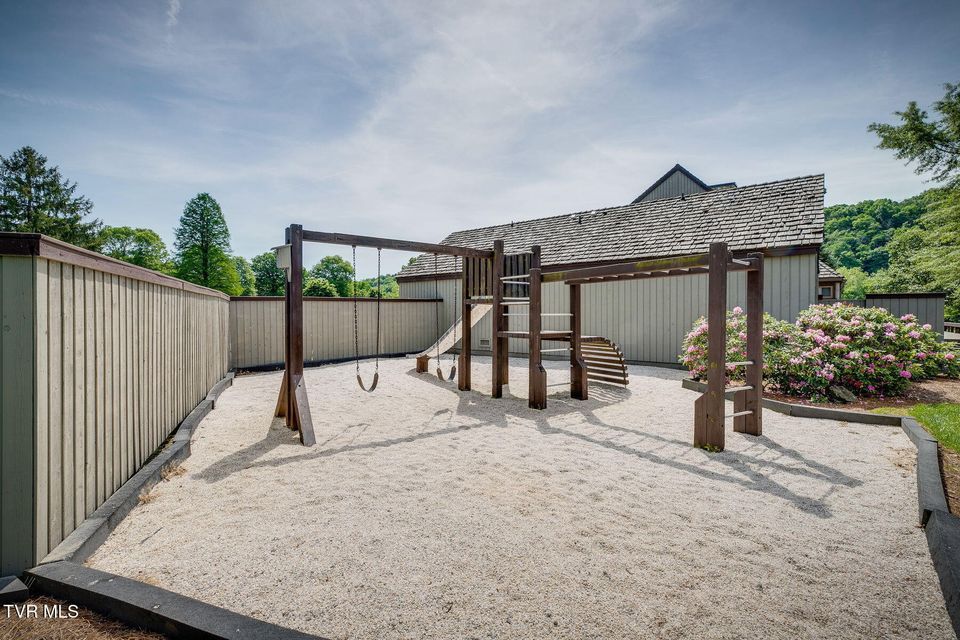 Photo #56: 100 Periwinkle Pl Place