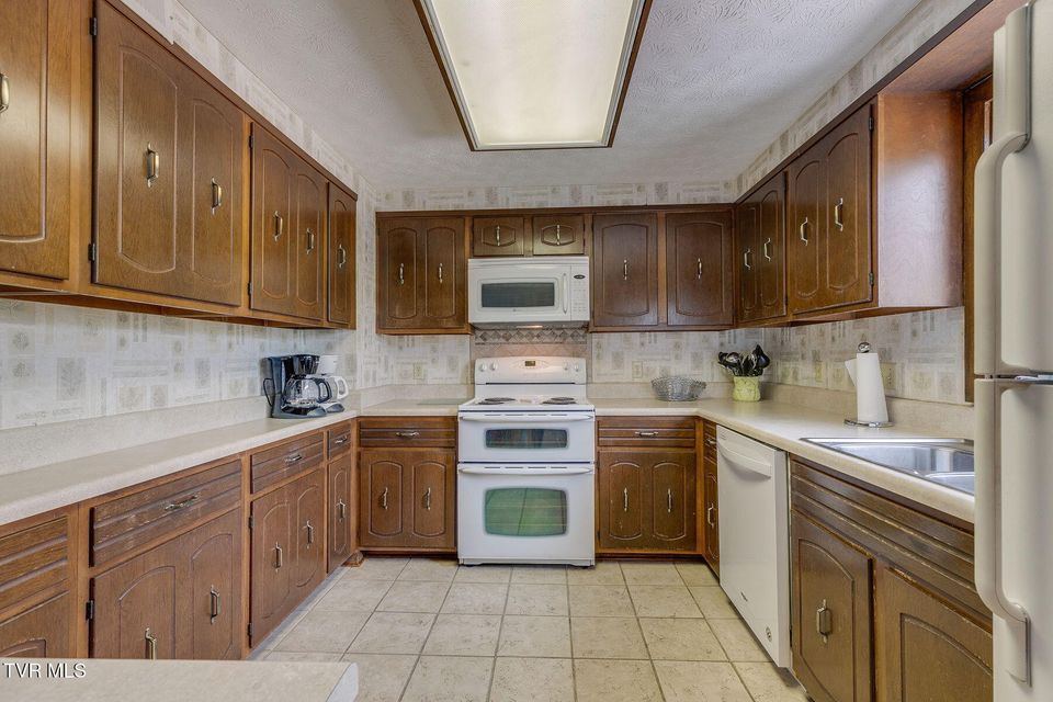 Photo #61: 100 Periwinkle Pl Place