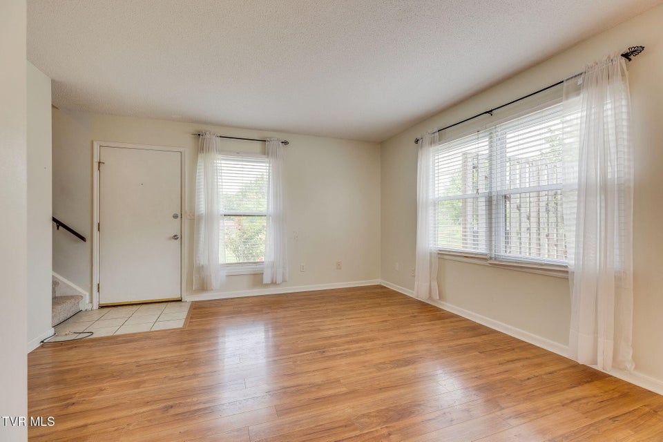 Photo #6: 515 Pilgrim Court