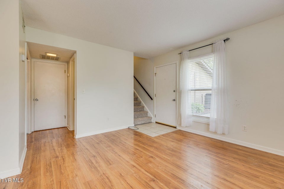Photo #7: 515 Pilgrim Court