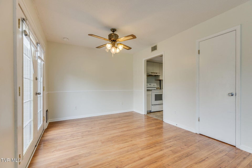 Photo #8: 515 Pilgrim Court
