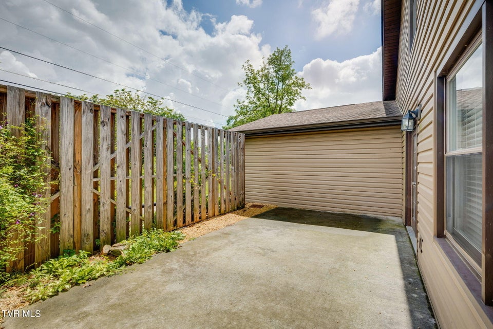 Photo #3: 515 Pilgrim Court