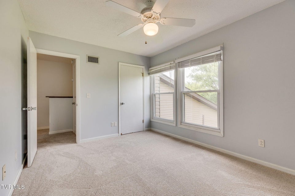 Photo #19: 515 Pilgrim Court