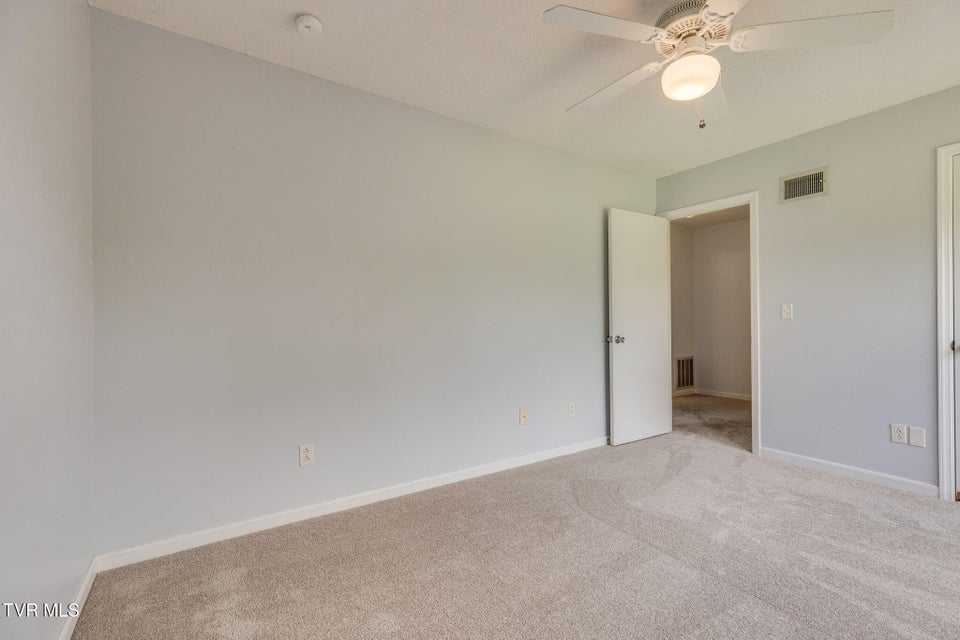 Photo #20: 515 Pilgrim Court