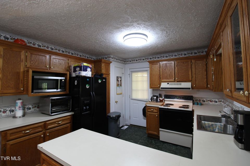 Photo #9: 16319 Mary Street