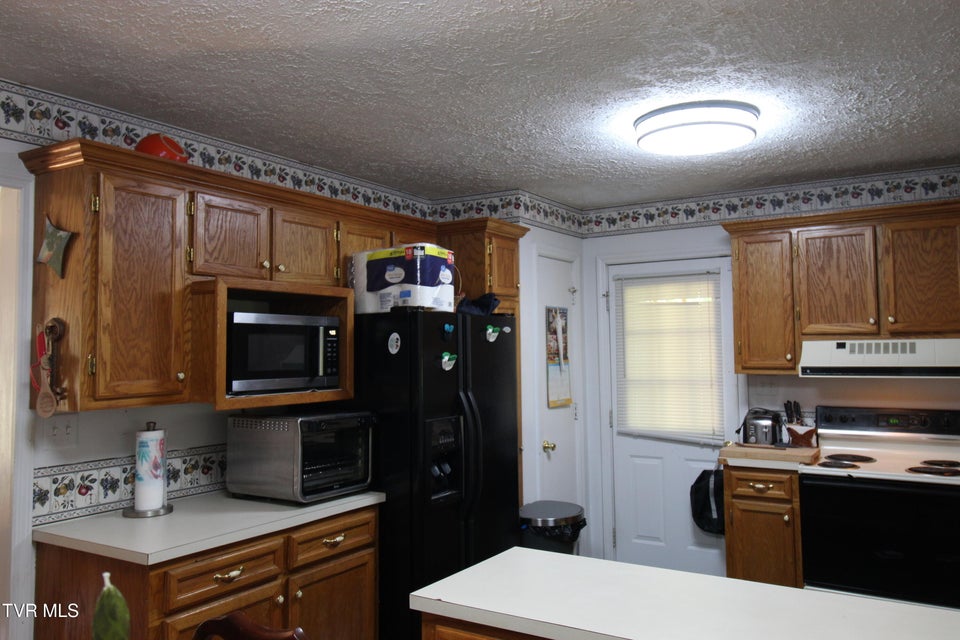 Photo #11: 16319 Mary Street