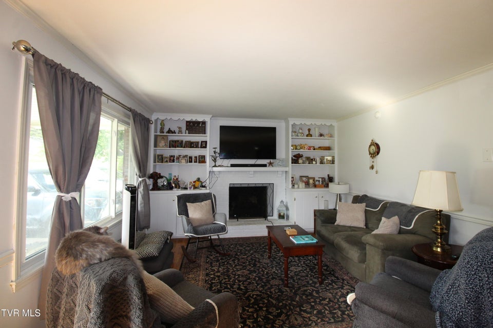 Photo #5: 16319 Mary Street