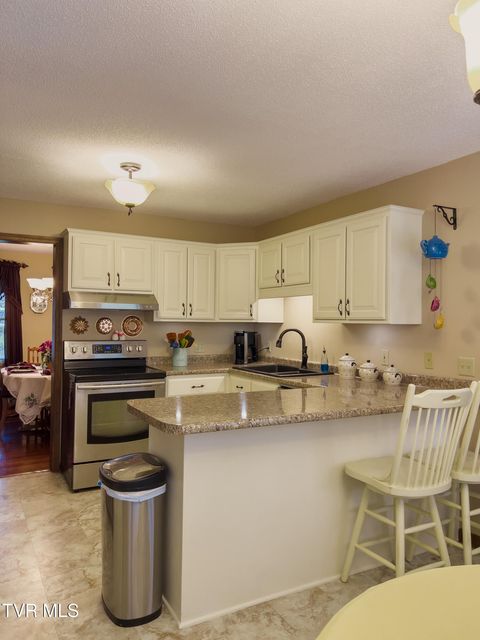 Photo #12: 519 Foxgate Drive