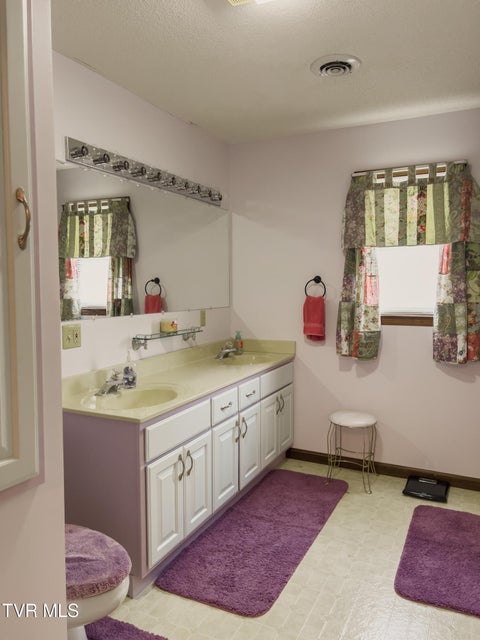 Photo #31: 519 Foxgate Drive