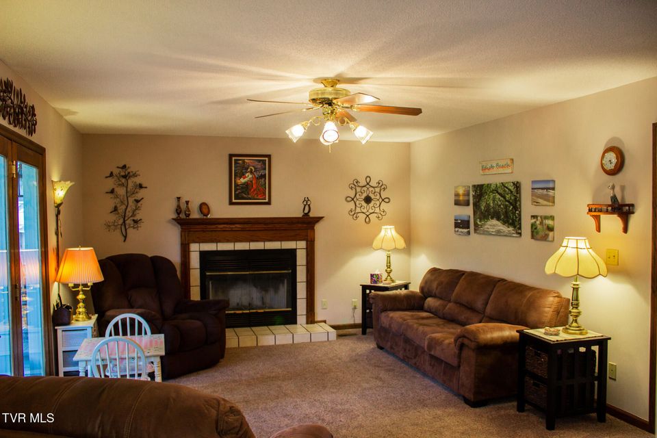 Photo #8: 519 Foxgate Drive