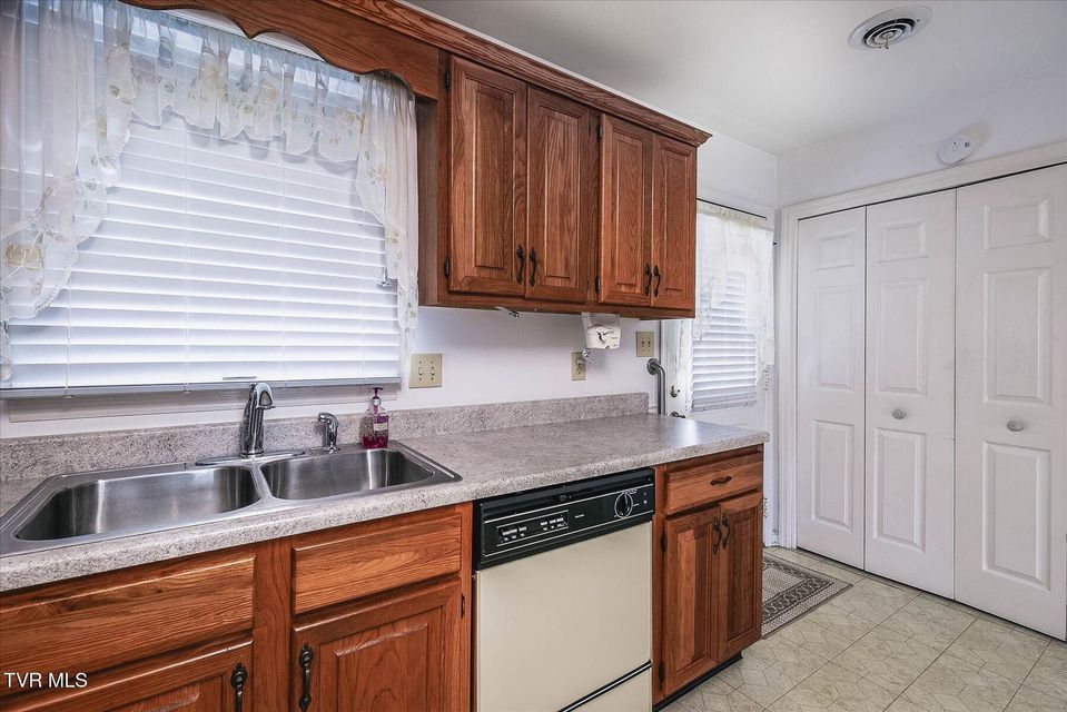 Photo #17: 1544 Jessee Street