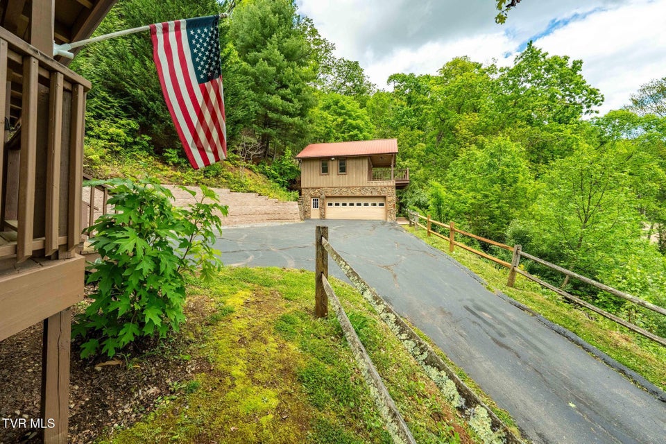 Photo #17: 563 Longview Private Drive
