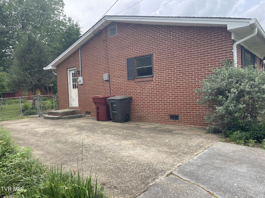 Photo #9: 2709 Oak Cliff Court