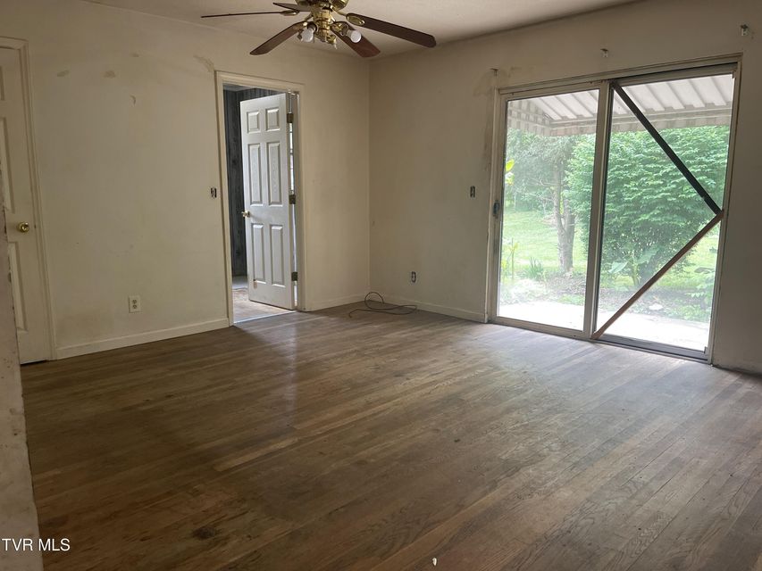 Photo #4: 2709 Oak Cliff Court