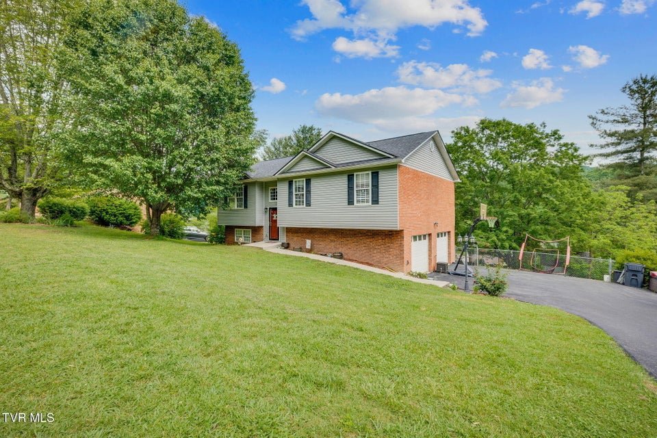 Photo #3: 5821 Seneca Drive