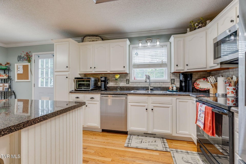 Photo #11: 5821 Seneca Drive