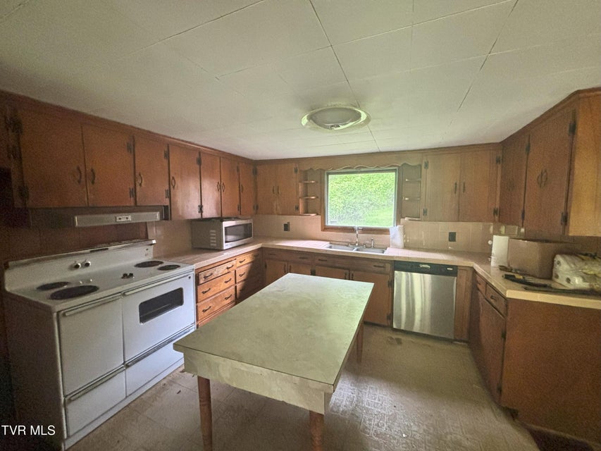 Photo #18: 3719 Red Hill Road