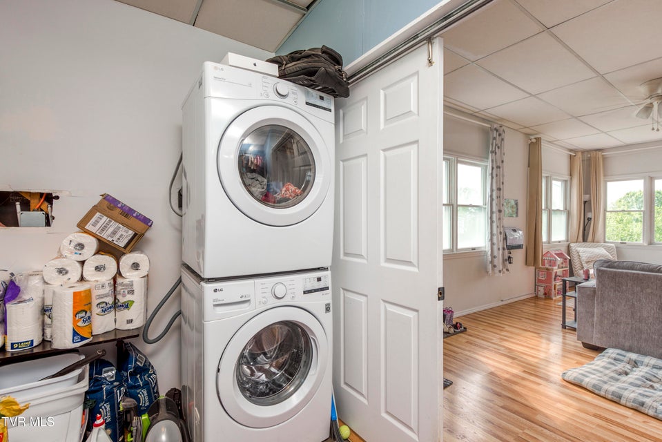 Photo #17: 963 Woodlawn Terrace