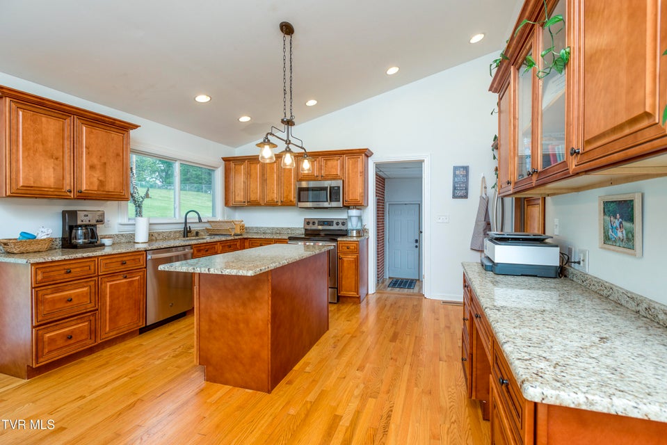 Photo #12: 963 Woodlawn Terrace