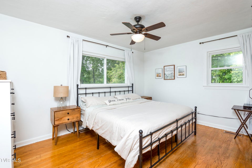 Photo #18: 963 Woodlawn Terrace