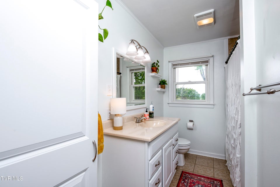Photo #25: 963 Woodlawn Terrace