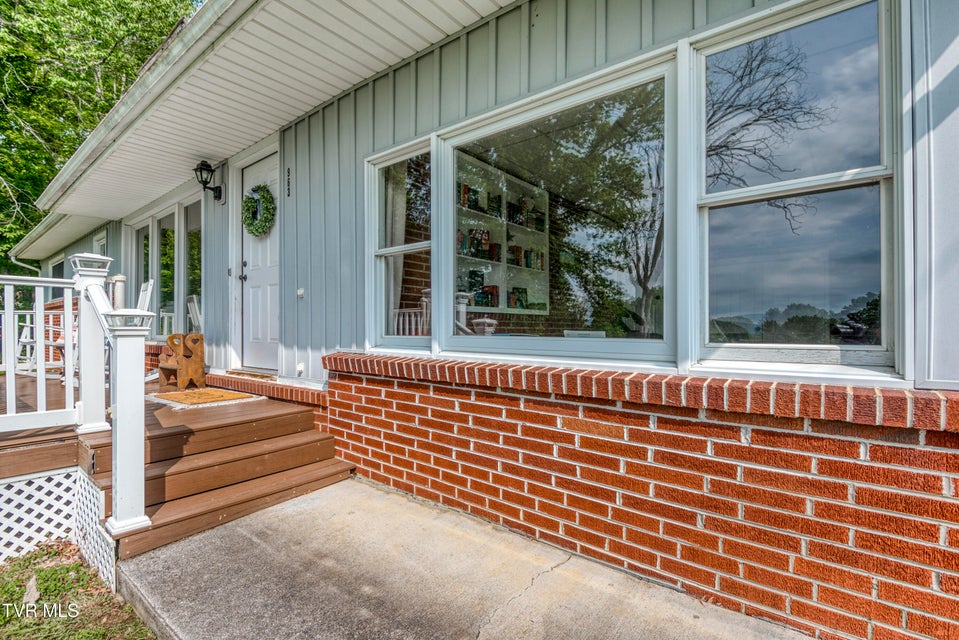Photo #6: 963 Woodlawn Terrace