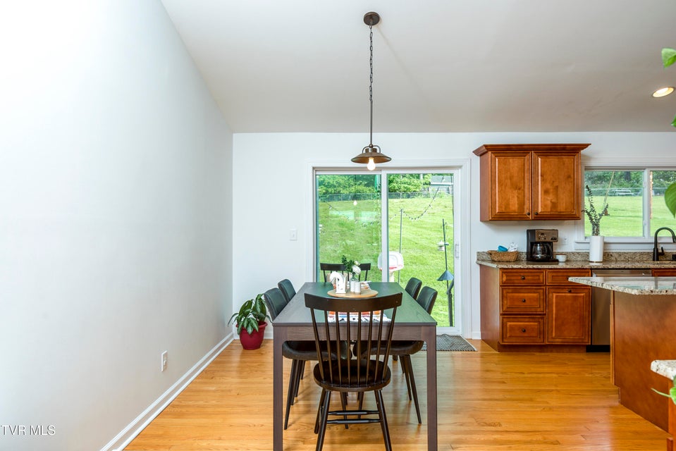 Photo #11: 963 Woodlawn Terrace