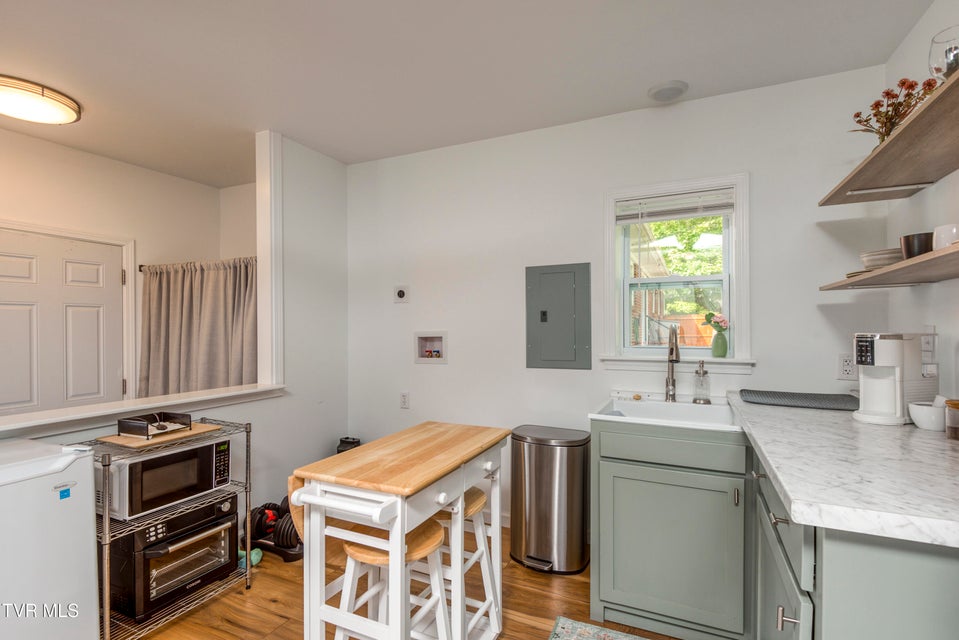 Photo #27: 963 Woodlawn Terrace
