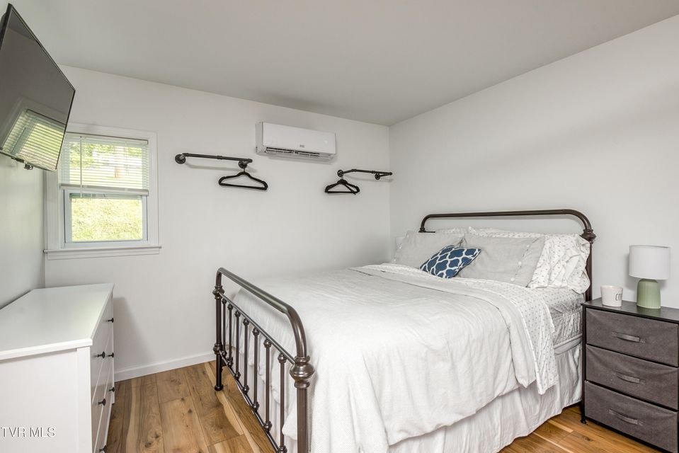 Photo #28: 963 Woodlawn Terrace