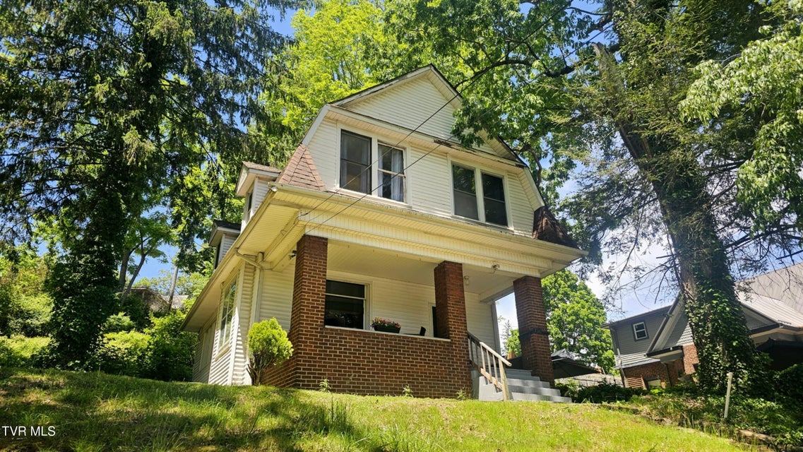 Photo #2: 736 The Terrace Street