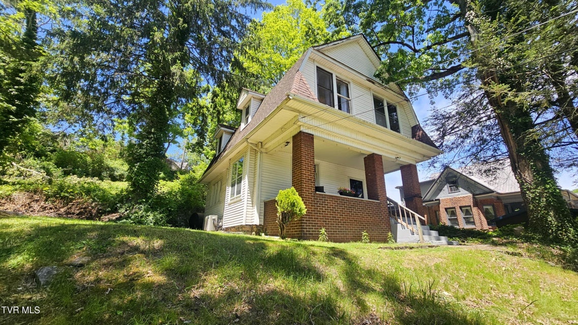 Photo #3: 736 The Terrace Street