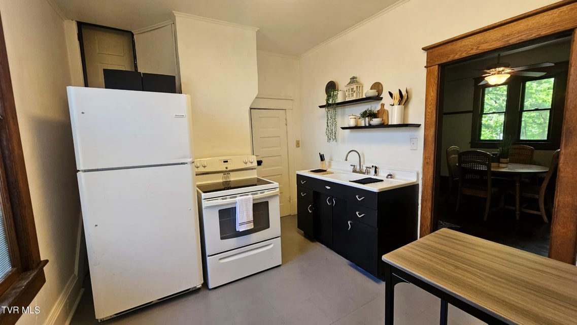 Photo #15: 736 The Terrace Street