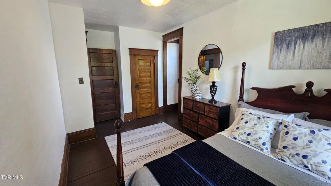 Photo #17: 736 The Terrace Street
