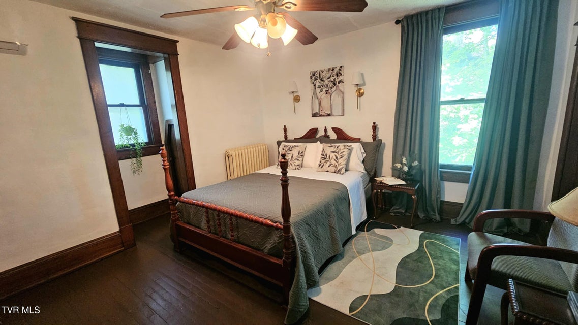 Photo #19: 736 The Terrace Street