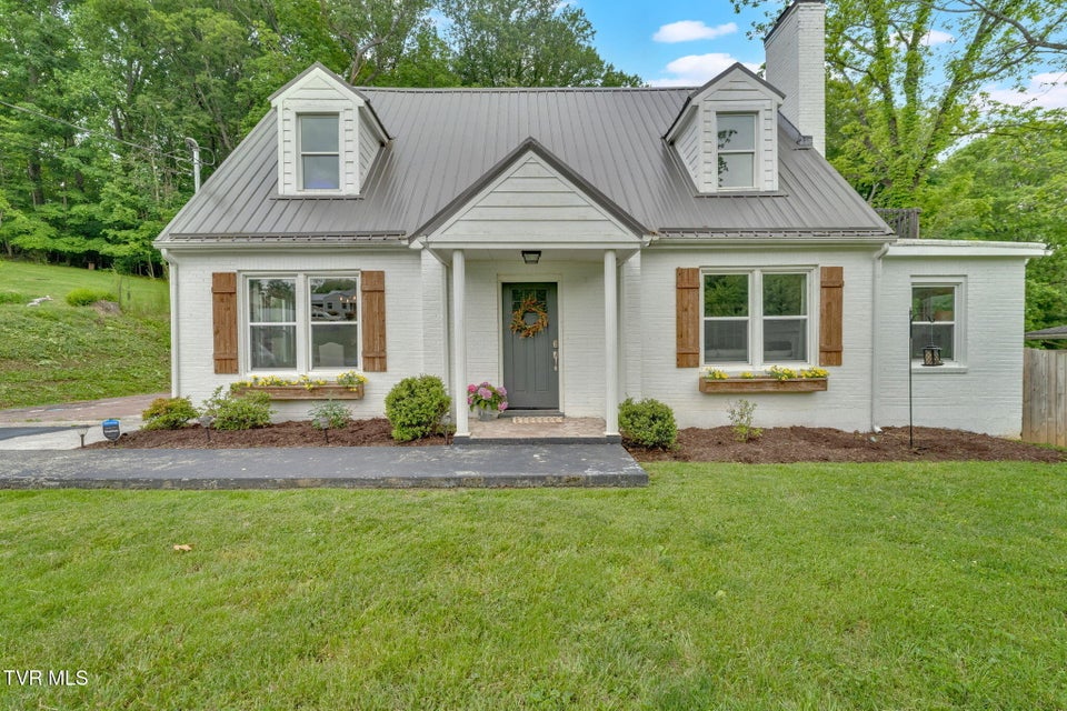 Photo #4: 112 Maplelawn Drive