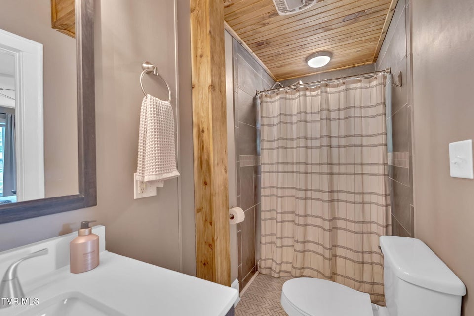 Photo #13: 112 Maplelawn Drive