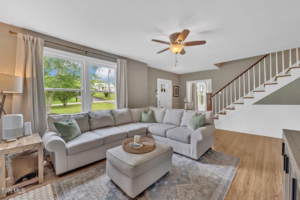 Photo #7: 112 Maplelawn Drive