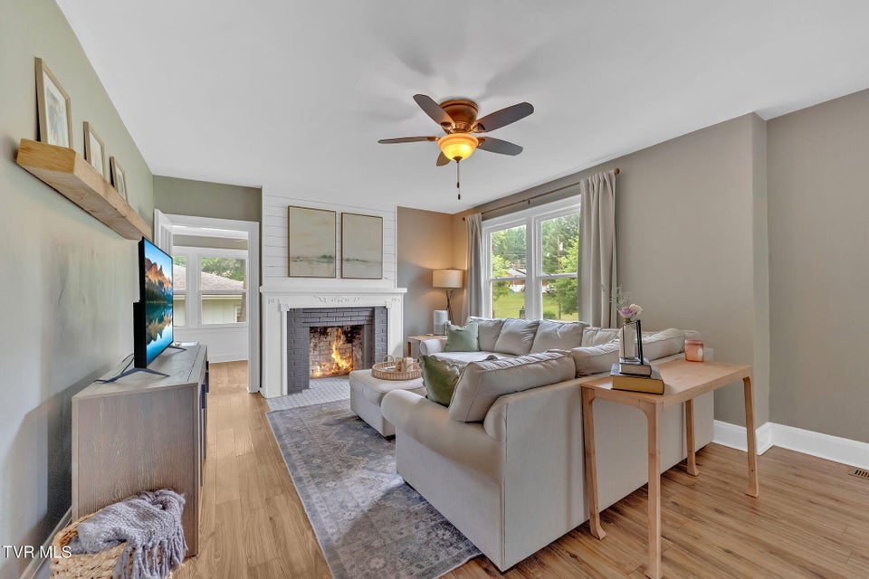 Photo #8: 112 Maplelawn Drive