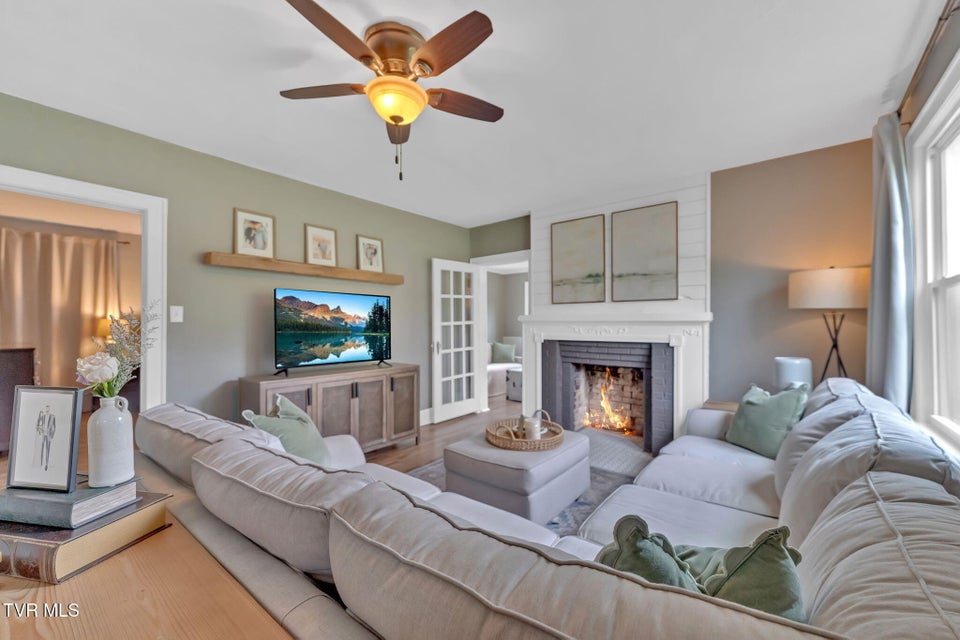 Photo #6: 112 Maplelawn Drive