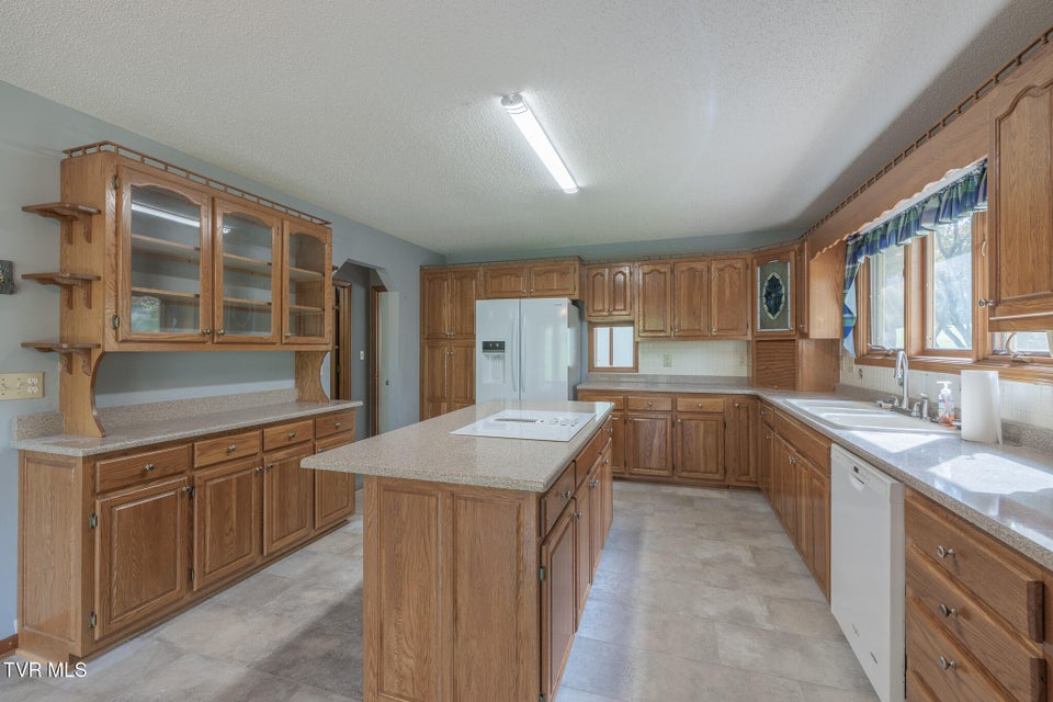 Photo #16: 144 Windmere Place
