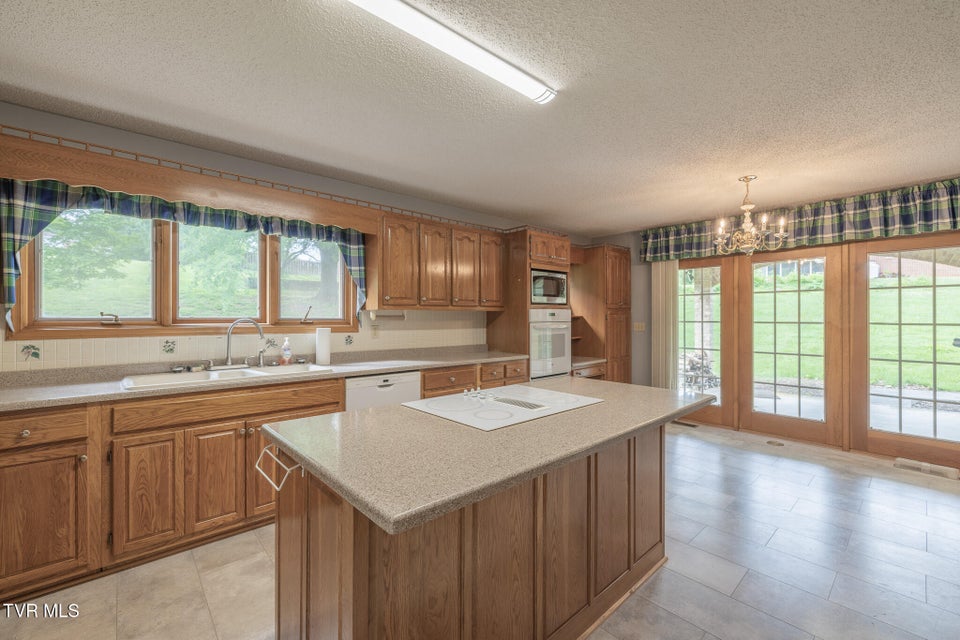 Photo #17: 144 Windmere Place